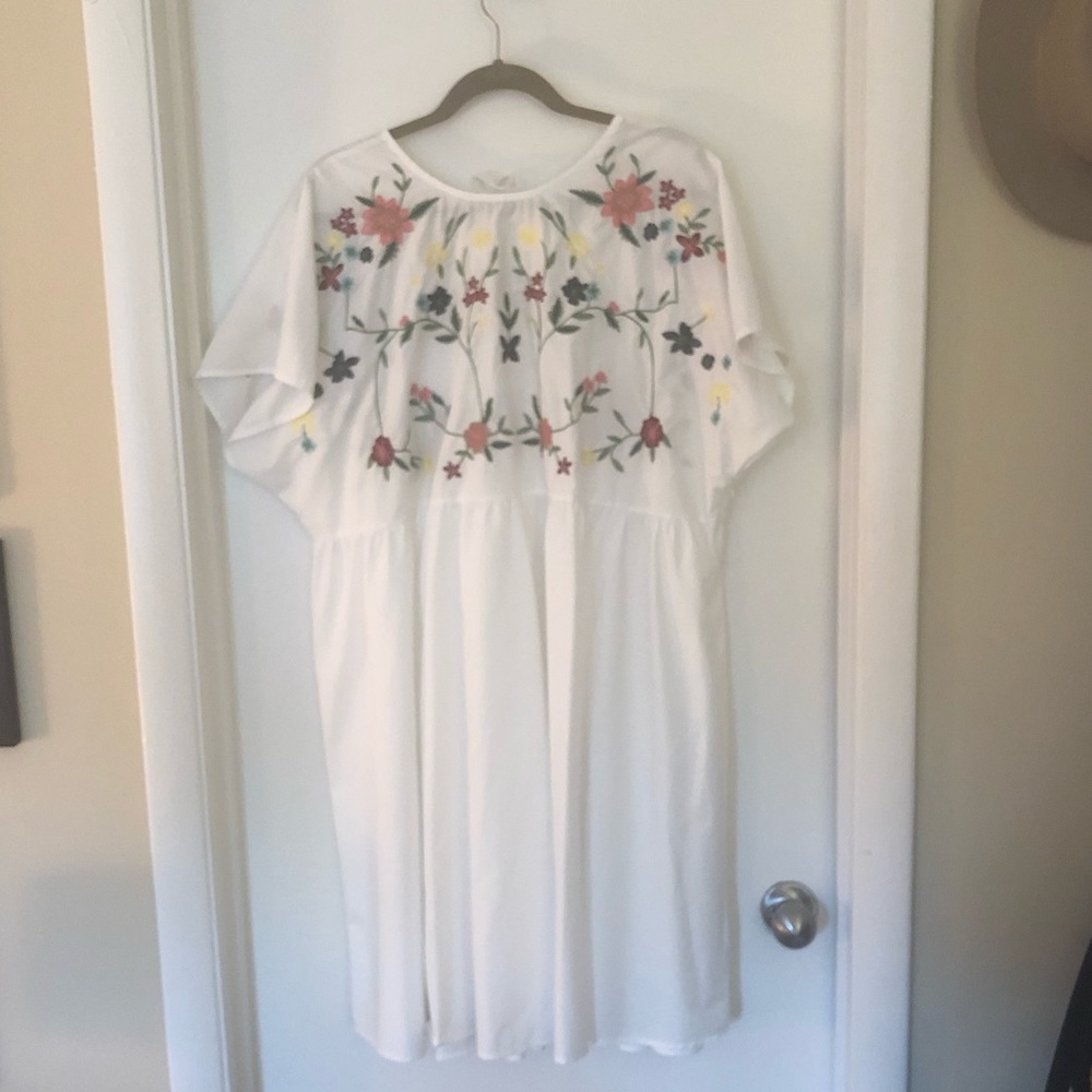 Shein White Dress Size 3X With Floral Embroidery